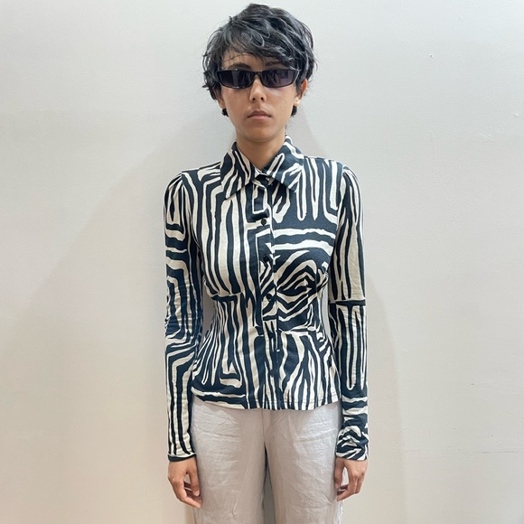 Abstract Stripes Printed Knitted Top - Picture 2 of 9